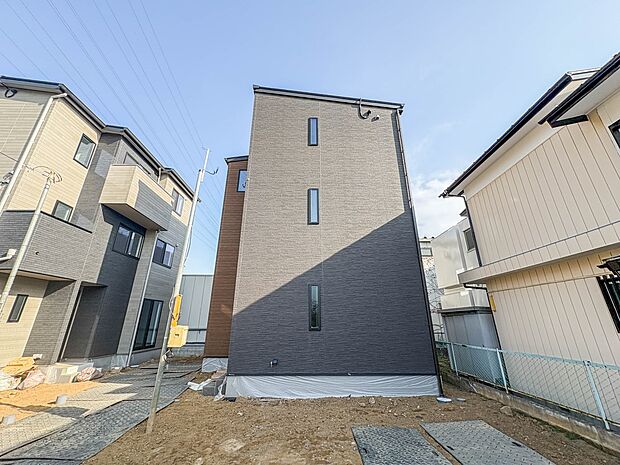 【前面道路6ｍ】車の通行が少ないので、静かな住環境を維持することができます。