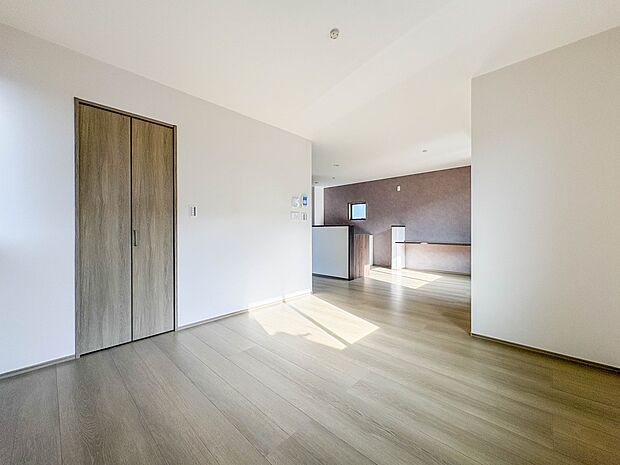 【LDK15.6帖】インテリアショップで見掛けた「あの家具」も置ける、ゆったりとした空間。時に広さが上質な寛ぎの時間になる事も。