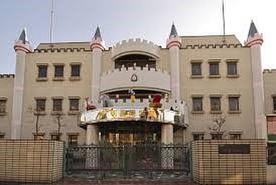 幼稚園・保育園 120m 明星幼稚園(楽しい幼稚園。一年を通してイベントも盛りだくさん。園内には温水プールなど遊具も充実。遠足、運動会。楽しい幼稚園は明星幼稚園。ドキドキ、ドキドキ、身体も躍…