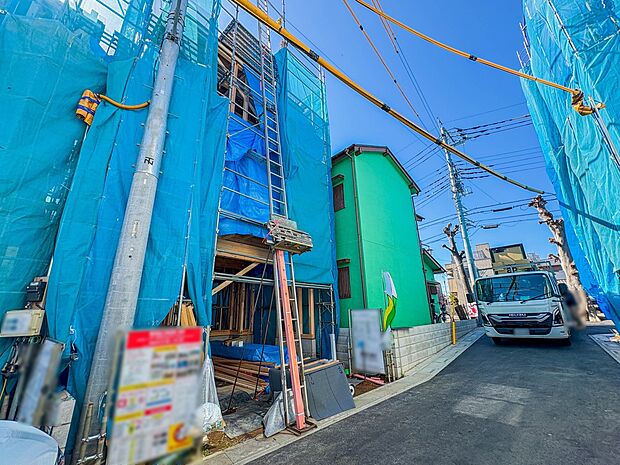 【前面道路】車の通行が少ないので、静かな住環境を維持することができます。