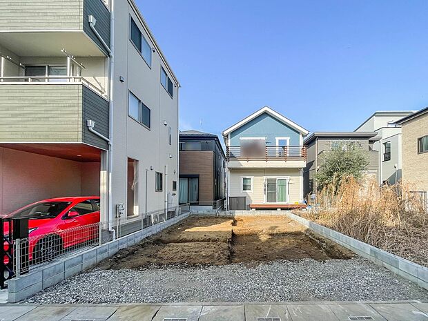 【駐車場】毎日の生活にマイカーが必須という方は、購入を検討する際、駐車場があることは大事な条件です。毎日の通勤や家族の送迎、買い物やお出かけなどクルマのある暮らしを満喫したい方は要チェック。…