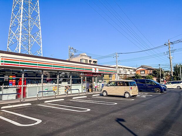 コンビニ 505m セブンイレブン川口里中央店(セブンイレブンは近くて便利を掲げています。近くとは、心の近さ。便利とはモノが期待以上の品質でお客さまに届くこと。セブン銀行など新しいサービスを…