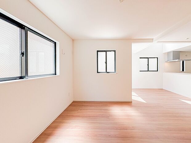【LDK19.6帖】整然とした空間演出、快適な理想の暮らしの実現は家のみの拘りではなく、そこで暮らす方々にとって素敵な環境であることも挙げられると思います。四季折々の変化が奏でる鼓動を楽しん…