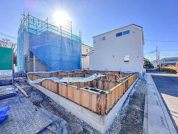 家族の温かさと陽光の暖かさ、楽しい毎日と明るい未来を予感させる「空間が織り成すひとつ先の住み心地」を演出します。