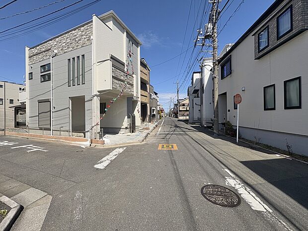 車の通行が少ないので、静かな住環境を維持することができます。