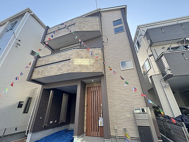 【外観】家族の温かさと陽光の暖かさ、楽しい毎日と明るい未来を予感させる「空間が織り成すひとつ先の住み心地」を演出します。