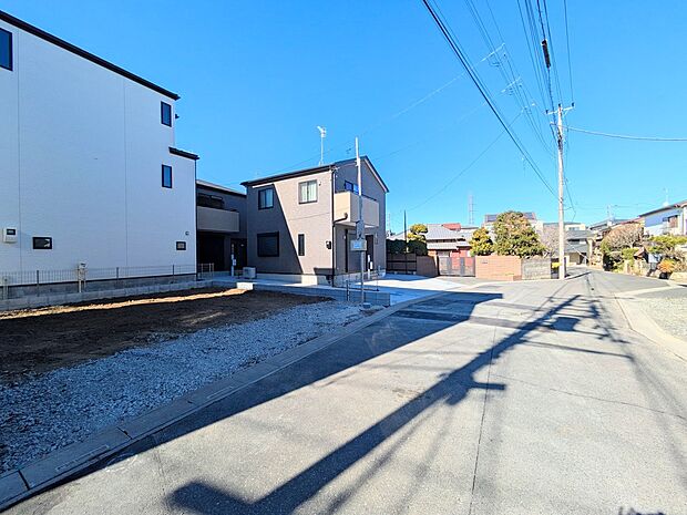 【前面道路6m】車の通行が少ないので、静かな住環境を維持することができます。