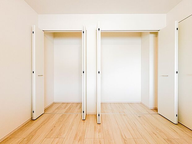 【収納】各部屋を最大限に広く使って頂ける様、全居住スペースに収納付。プライベートルームはゆったりと快適に。