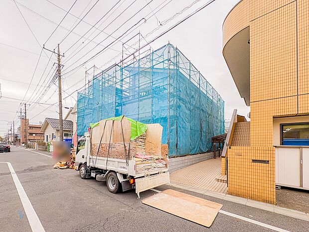 【前面道路】車の通行が少ないので、静かな住環境を維持することができます。