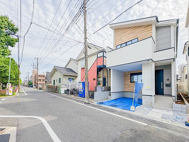 【外観】家族の温かさと陽光の暖かさ、楽しい毎日と明るい未来を予感させる「空間が織り成すひとつ先の住み心地」を演出します。