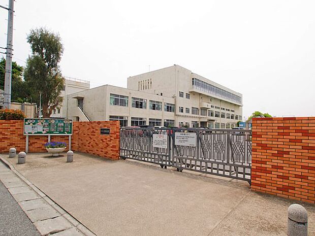 中学校 900m 元郷中学校(教育で大切なことは感謝だと思います。人は一人では生きていけない。人を支えるのは人。人を温めるのも人。そのなかで生きるチカラをあげるのが、感謝の心。感謝は人間を前…