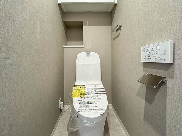 トイレ・ウォシュレット付。快適で衛生的なトイレです。