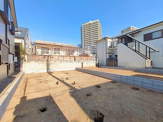 【外観】家族の温かさと陽光の暖かさ、楽しい毎日と明るい未来を予感させる「空間が織り成すひとつ先の住み心地」を演出します。