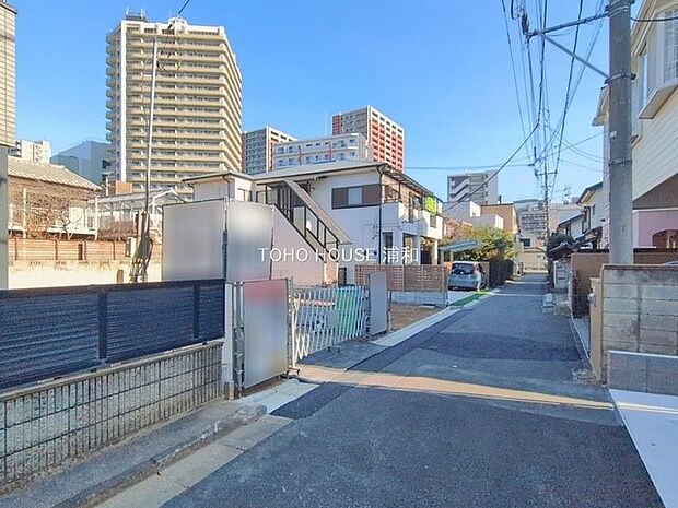 【前面道路】車の通行が少ないので、静かな住環境を維持することができます。