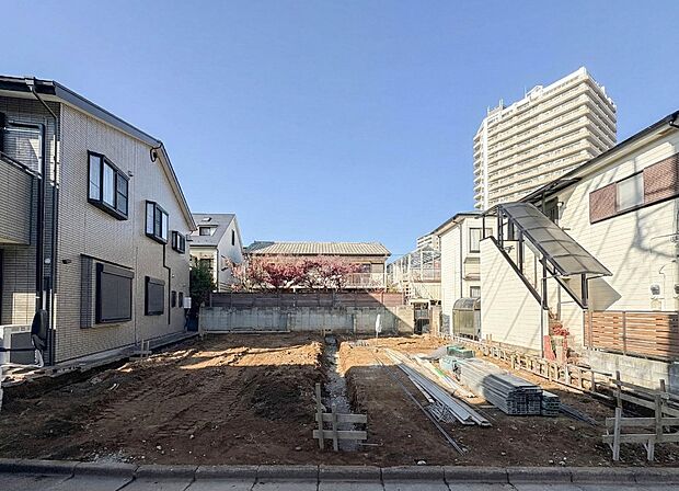 【外観】こちらの物件に少しでもご興味がありましたら、お気軽にお電話下さい。ネット上で「見えない物」「わからない事」でも、実際にご見学いただくことで、手に取るようにおわかりいただけるはずです。…