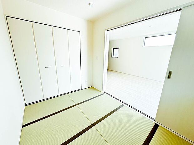 【寝室】充実した生活は伸びやかな居室空間から始まります。快適に・伸びやかに。心の潤いを求める方々へ。