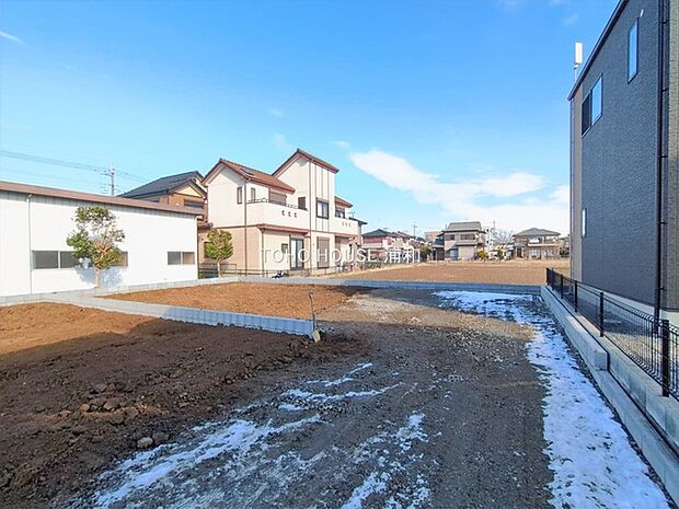 3号棟【外観】家族の温かさと陽光の暖かさ、楽しい毎日と明るい未来を予感させる「空間が織り成すひとつ先の住み心地」を演出します。