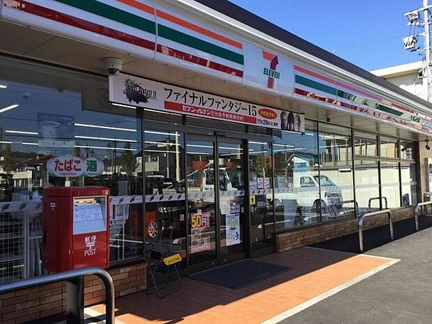 コンビニ 400m セブンイレブン岩槻上野2丁目店(セブンイレブンは近くて便利を掲げています。近くとは、心の近さ。便利とはモノが期待以上の品質でお客さまに届くこと。セブン銀行など新しいサービ…