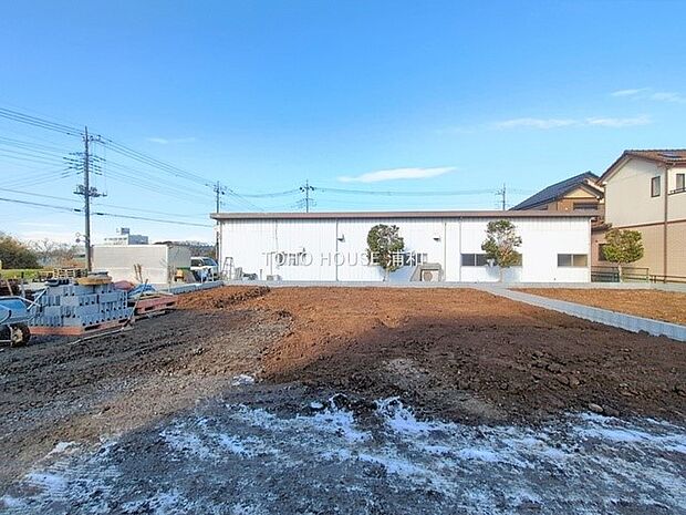 2号棟【外観】家族の温かさと陽光の暖かさ、楽しい毎日と明るい未来を予感させる「空間が織り成すひとつ先の住み心地」を演出します。