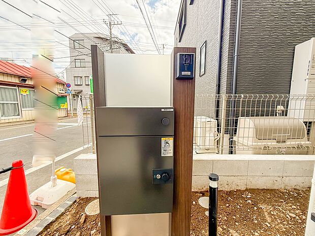 【宅配ボックス】ネットショッピングなどでお買い物したものの受け取りに手間が省けます。