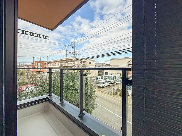 1号棟【バルコニー】 バルコニーから差し込む陽光・通風は、住環境・快適性と共に有り続ける貴重な「財産」です。