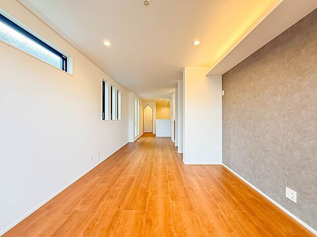 1号棟【LDK20.91帖】忙しい朝でも家族揃って食事をしたいゆとりあるダイニングスペース。