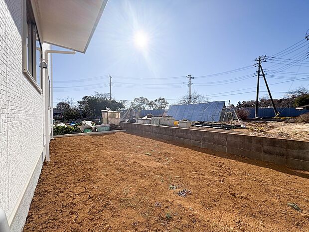 【庭】プランター等をおいてガーデニングが楽しめます。