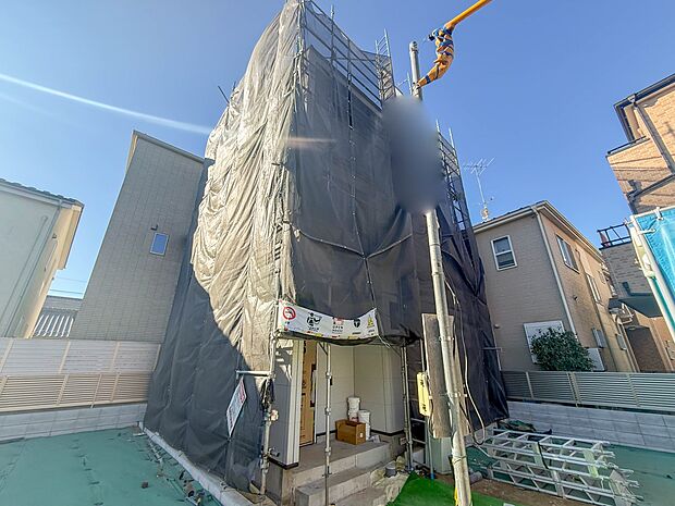 4号棟【外観】家族の温かさと陽光の暖かさ、楽しい毎日と明るい未来を予感させる「空間が織り成すひとつ先の住み心地」を演出します。