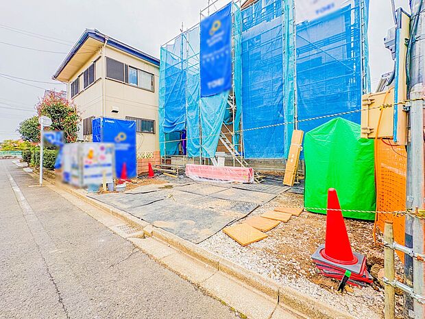 【駐車場】毎日の生活にマイカーが必須という方は、購入を検討する際、駐車場があることは大事な条件です。毎日の通勤や家族の送迎、買い物やお出かけなどクルマのある暮らしを満喫したい方は要チェック。…