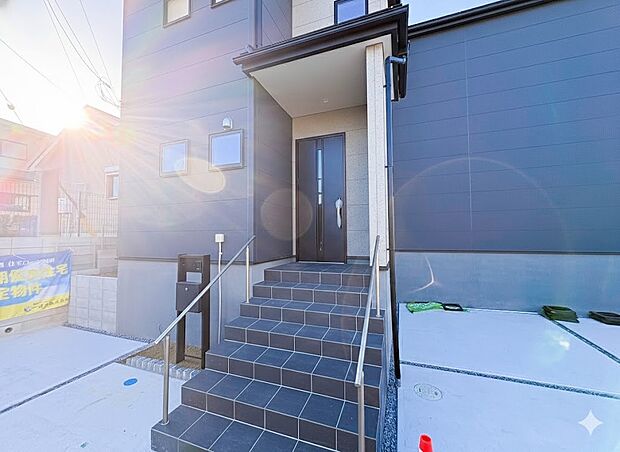 【駐車場】日々の暮らしにマイカーが必要。そんな方は物件の購入条件に駐車場は必須です。通勤に、家族のお迎えに、お買物に、おでかけに、クルマライフを楽しみたい方に。