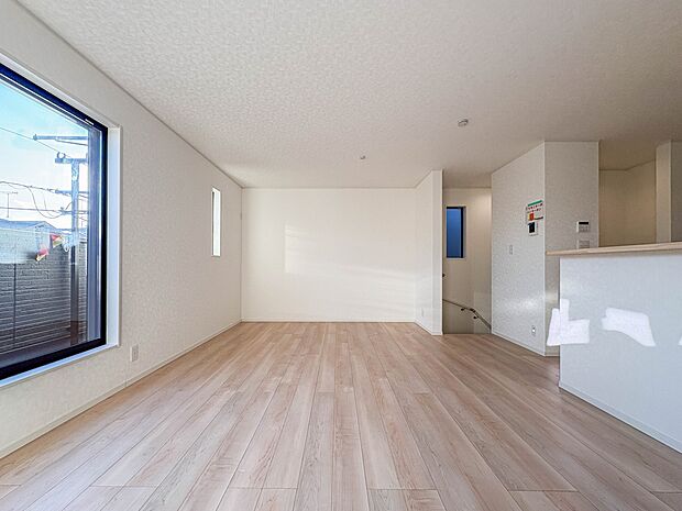 【LDK17帖】うららかな陽射しがどのお部屋にも降り注ぎますように、快適さを追求した間取設計。得難い立地環境での生活を恵みの豊かな永住の地へと変えてくれます。