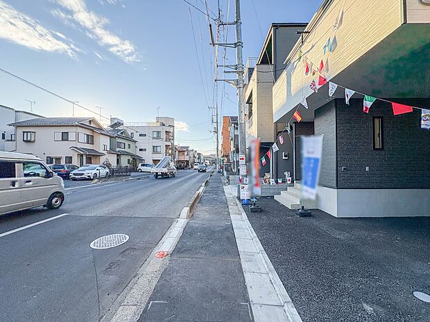 【前面道路10m】車の通行が少ないので、静かな住環境を維持することができます。