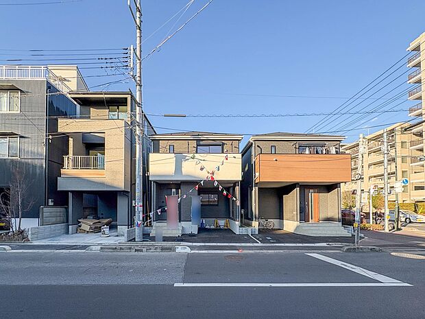 【現地】陽あたりの良さは必須条件。家族の温かさと陽光の暖かさ、楽しい毎日と明るい未来を予感させる。