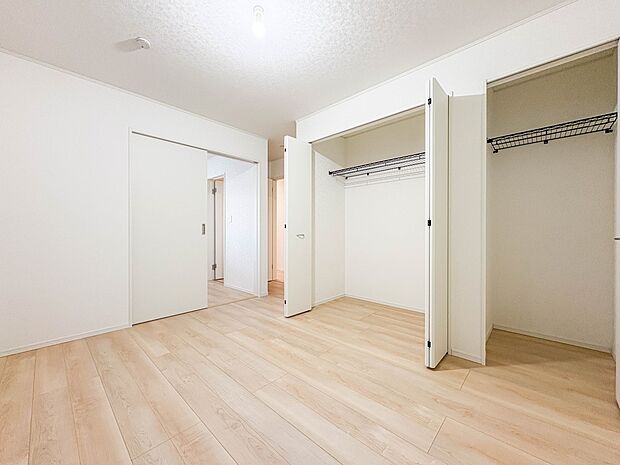 【洋室7帖】充実した生活は伸びやかな居室空間から始まります。快適に・伸びやかに。心の潤いを求める方々へ。