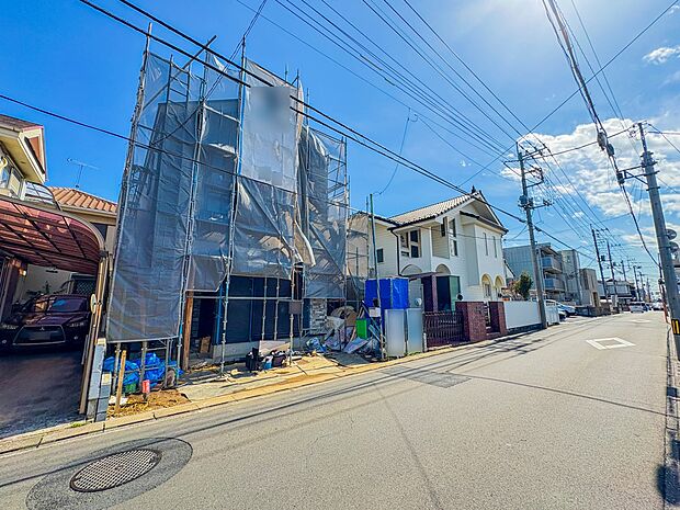 【外観】家族の温かさと陽光の暖かさ、楽しい毎日と明るい未来を予感させる「空間が織り成すひとつ先の住み心地」を演出します。