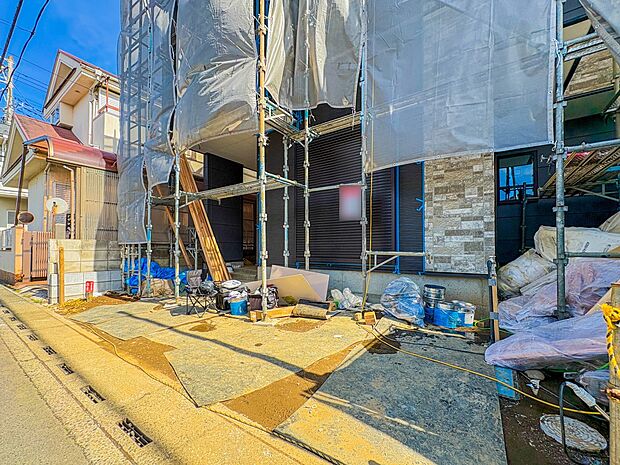 【駐車場】毎日の生活にマイカーが必須という方は、購入を検討する際、駐車場があることは大事な条件です。毎日の通勤や家族の送迎、買い物やお出かけなどクルマのある暮らしを満喫したい方は要チェック。…