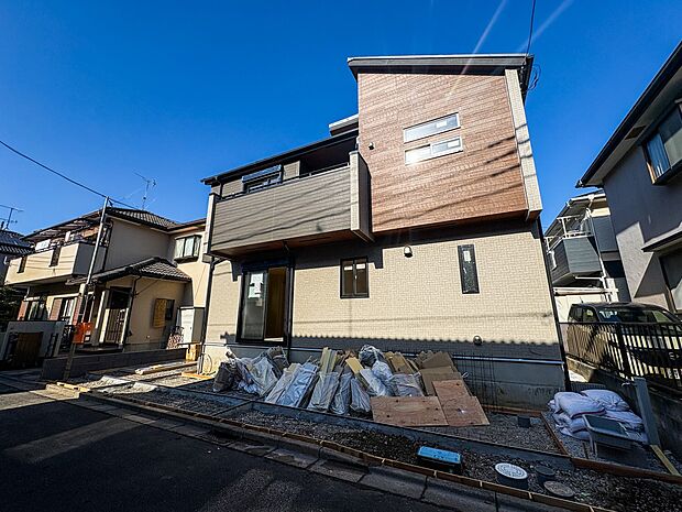 【前面道路】車の通行が少ないので、静かな住環境を維持することができます。