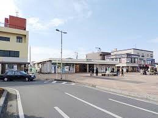 駅 1760m 東浦和駅(1日あたりの乗車人員は2万7638人を数え、乗り換え駅ではない武蔵野線単独駅としては同線内で第1位。周辺の街の都心ベッドタウン化が顕著なこともあって、人口増加ととも…