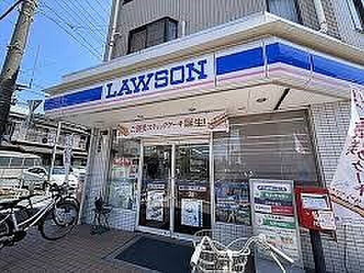 コンビニ 233m ローソン川口西青木店(新・企業スローガンは「マチのほっとステーション」。「圧倒的な美味しさ」「人への優しさ」「地球(マチ)への優しさ」の3つの約束で社会の課題に応えていき…