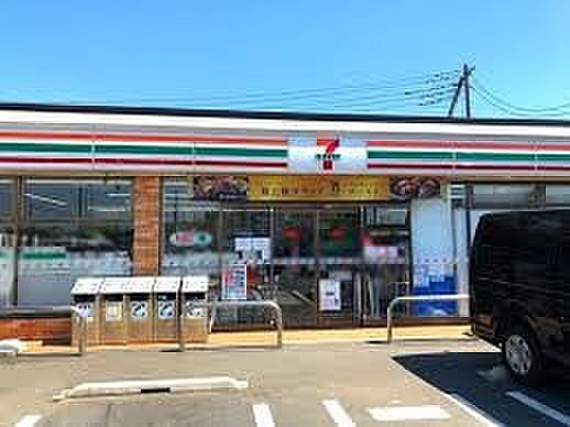 コンビニ 545m セブンイレブン川口木曽呂店(セブンイレブンは近くて便利を掲げています。近くとは、心の近さ。便利とはモノが期待以上の品質でお客さまに届くこと。セブン銀行など新しいサービスを…