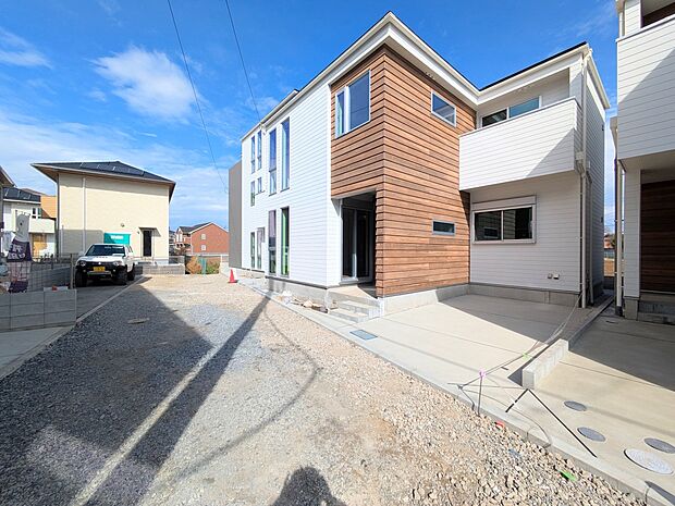 【前面道路】車の通行が少ないので、静かな住環境を維持することができます。