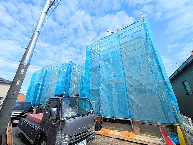 【駐車場】毎日の生活にマイカーが必須という方は、購入を検討する際、駐車場があることは大事な条件です。毎日の通勤や家族の送迎、買い物やお出かけなどクルマのある暮らしを満喫したい方は要チェック。…