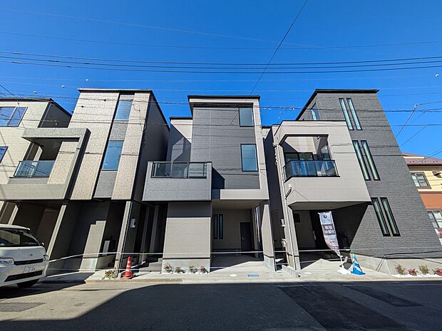 毎日の生活にマイカーが必須という方は、購入を検討する際、駐車場があるか要チェックです。