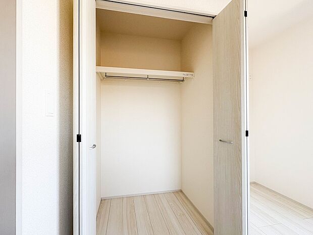 【収納】各部屋を最大限に広く使って頂ける様、全居住スペースに収納付。プライベートルームはゆったりと快適に。