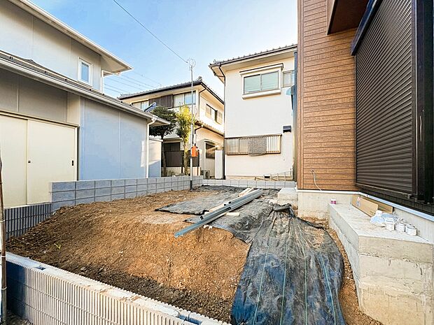 【庭】お庭があることで開放感が違います。建物の内部に光や風などを採り入れやすくなり住居環境がより良好になります。また多目的にご利用できます。