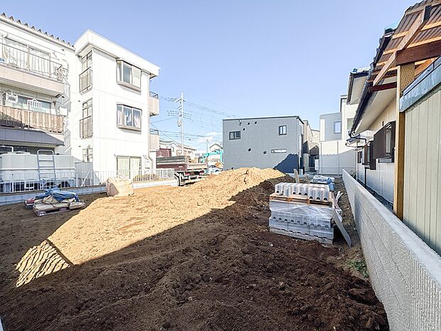 【外観】家族の温かさと陽光の暖かさ、楽しい毎日と明るい未来を予感させる「空間が織り成すひとつ先の住み心地」を演出します。