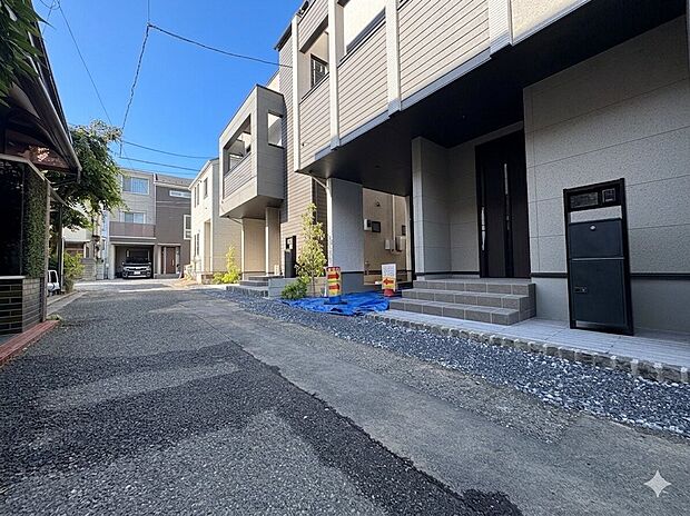 車の通行が少ないので、静かな住環境を維持することができます。