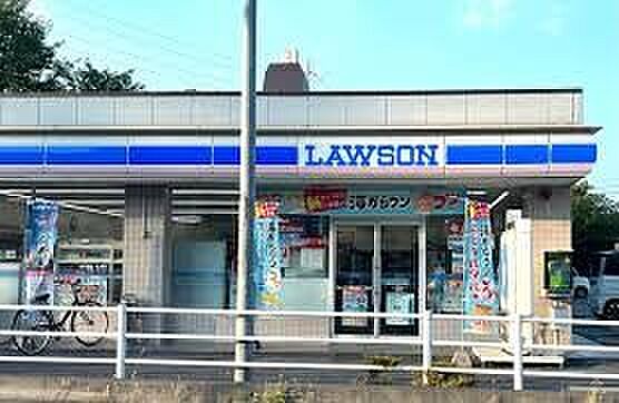 コンビニ 393m ローソン蕨北町5丁目店(新・企業スローガンは「マチのほっとステーション」。「圧倒的な美味しさ」「人への優しさ」「地球(マチ)への優しさ」の3つの約束で社会の課題に応えてい…