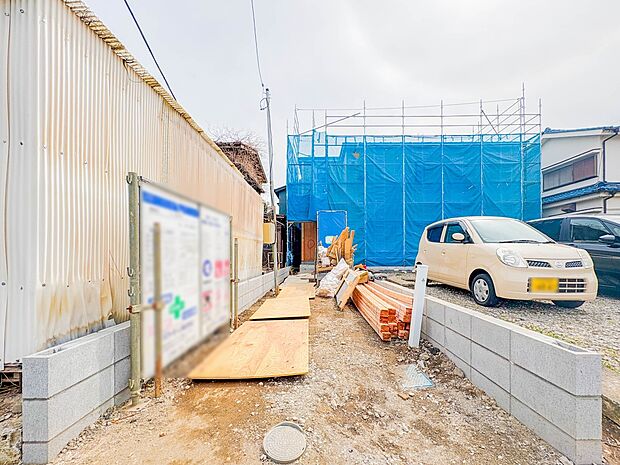 【駐車場】毎日の生活にマイカーが必須という方は、購入を検討する際、駐車場があることは大事な条件です。毎日の通勤や家族の送迎、買い物やお出かけなどクルマのある暮らしを満喫したい方は要チェック。…