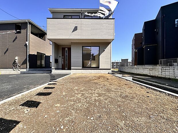 【外観】こちらの物件に少しでもご興味がありましたら、お気軽にお電話下さい。ネット上で「見えない物」「わからない事」でも、実際にご見学いただくことで、手に取るようにおわかりいただけるはずです。…